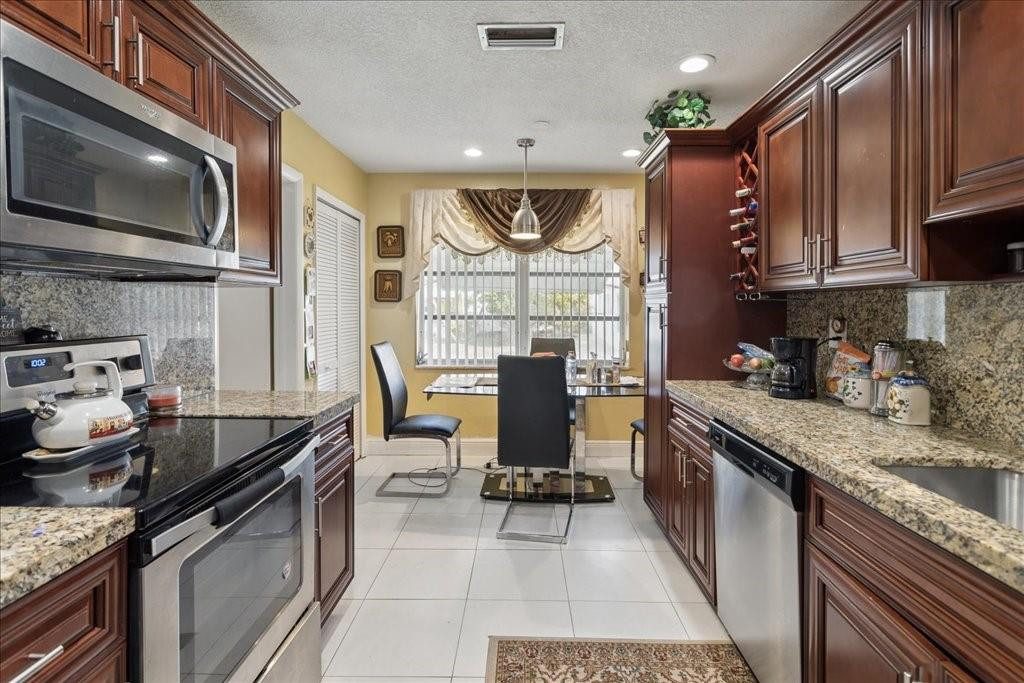 OAKLAND ESTATES 4TH SEC - Residential