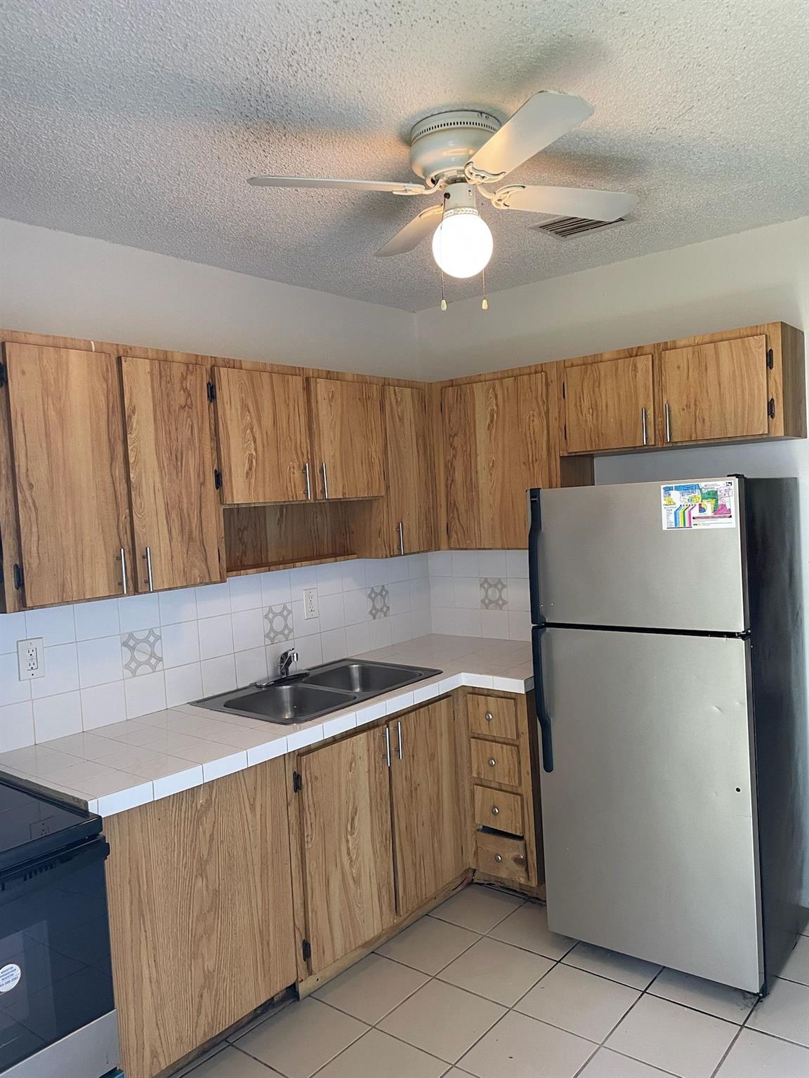 Town Of Modelo Dania B-49 - Residential Lease