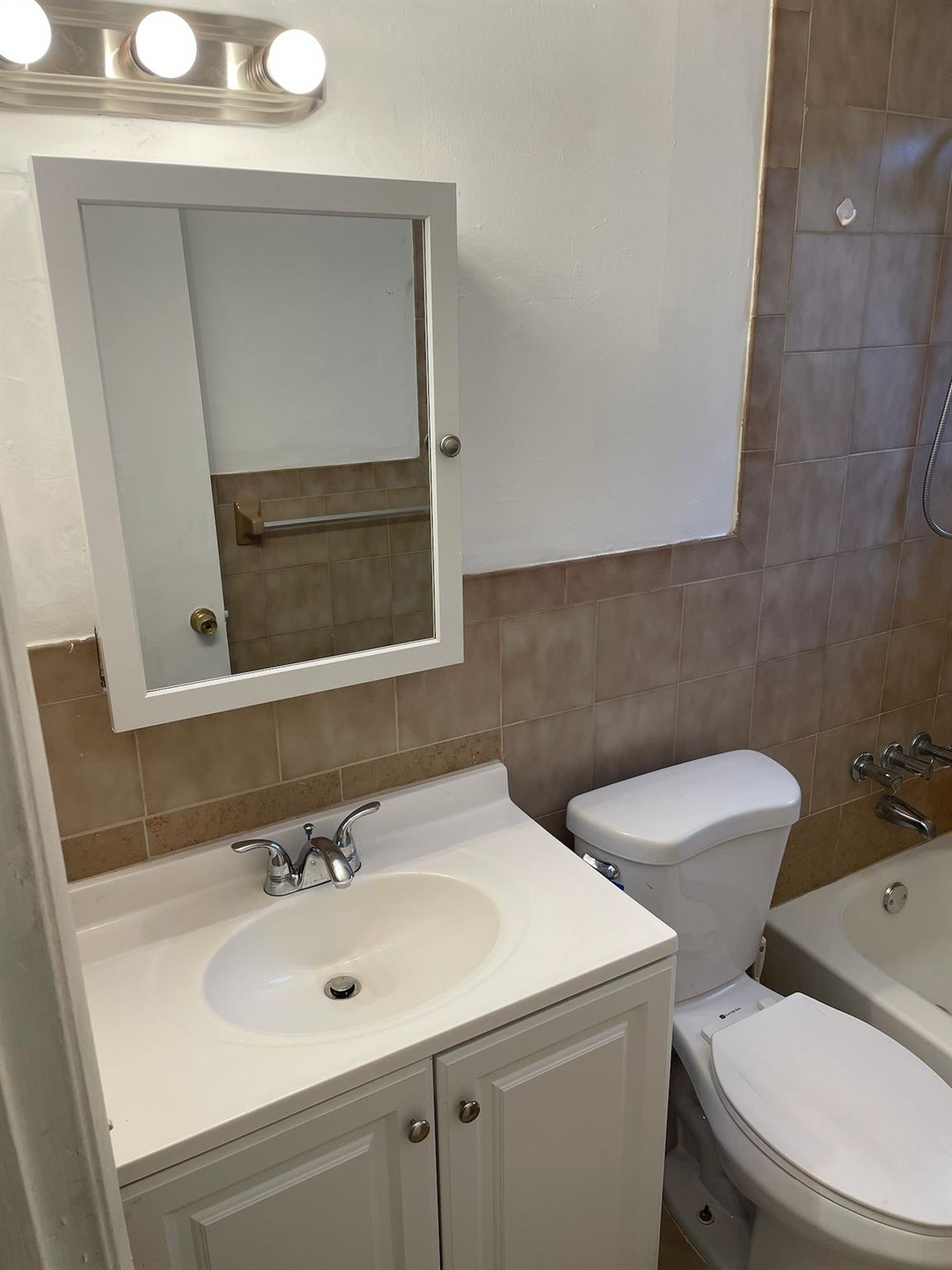 Town Of Modelo Dania B-49 - Residential Lease