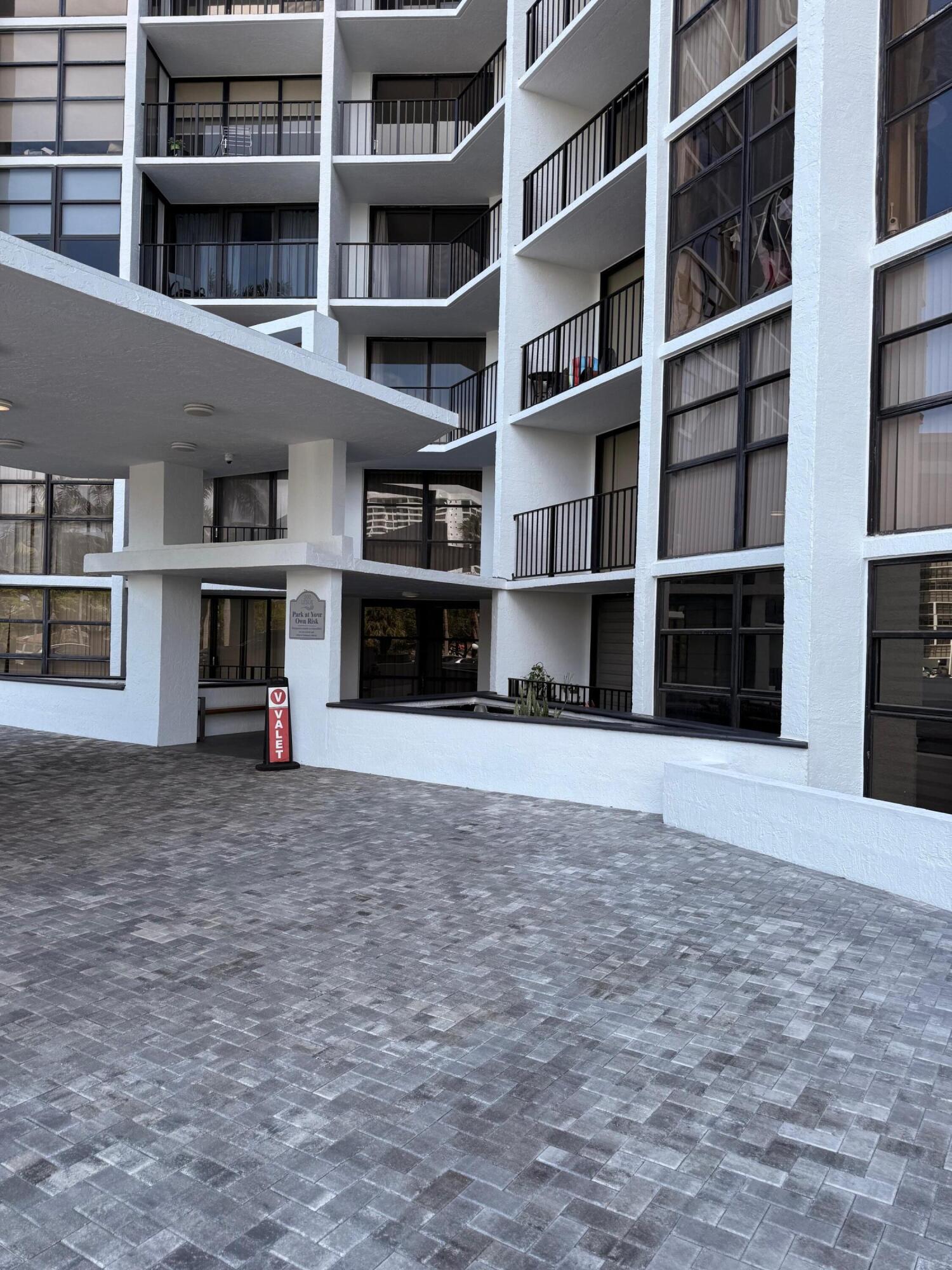 200 Leslie Drive 924