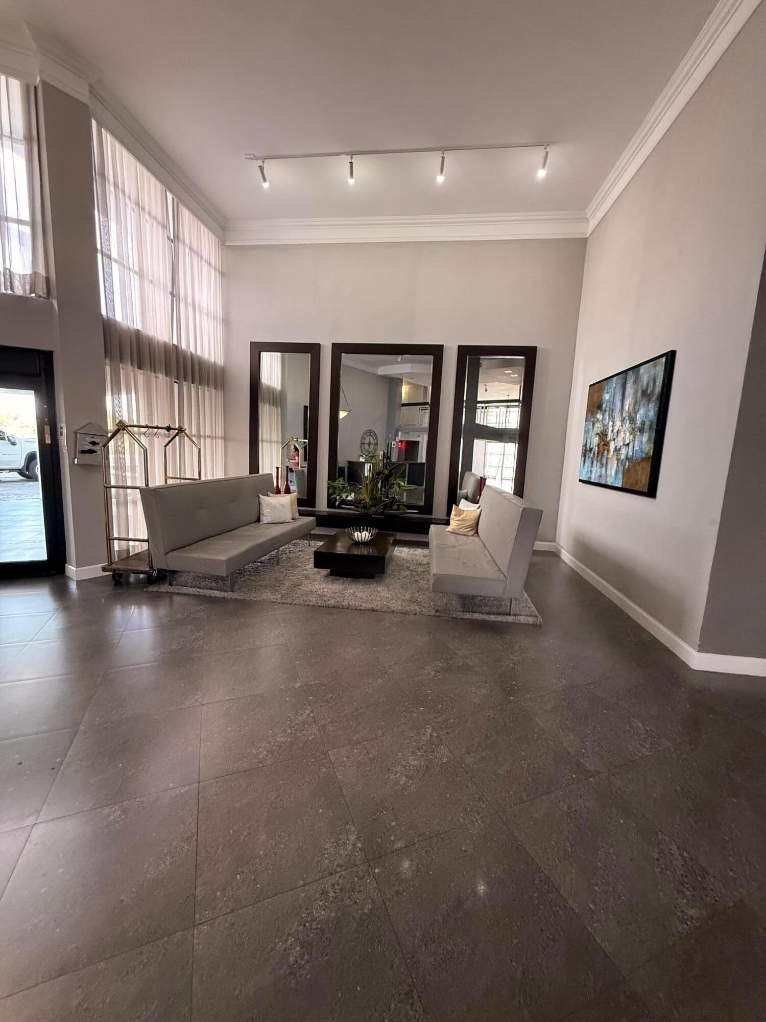 200 Leslie Drive 924