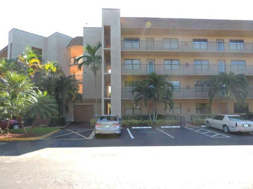 Bright and spacious, second floor condo unit with fresh new paint and brand new carpet throughout, eat-in kitchen, and abundant natural light! Located close to shopping centers and restaurant! Fannie Mae Homepath Property.