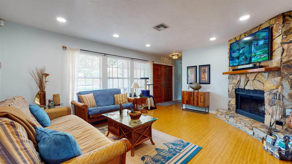 RUSTIC HILLS - Residential