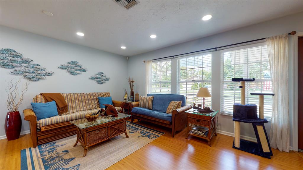 RUSTIC HILLS - Residential