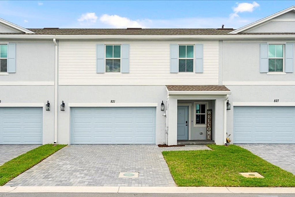 Photo of 821 NE Trailside Run, Port Saint Lucie, FL 34983 (MLS # R11096026)