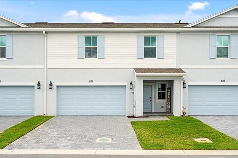 821 NE Trailside Run Port St Lucie FL 34983