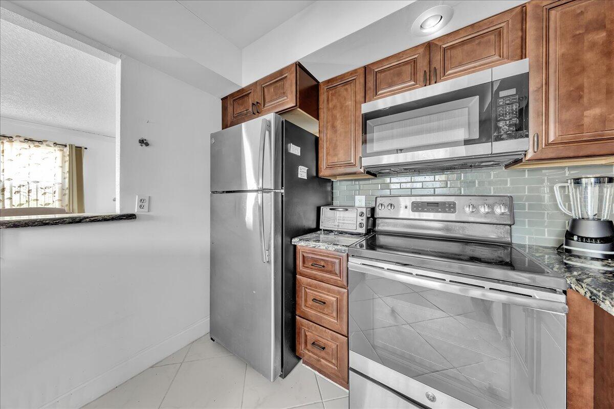 KINGS POINT VALENCIA CONDOS - Residential
