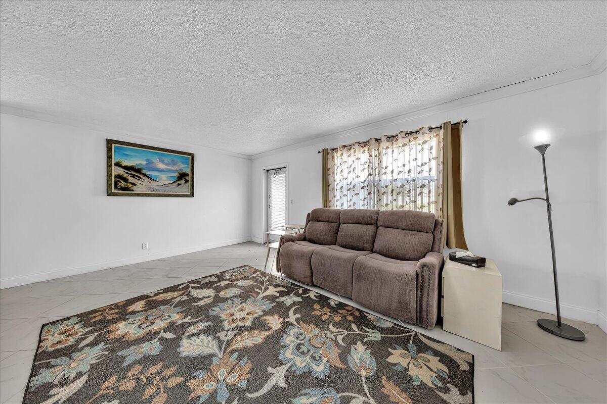 KINGS POINT VALENCIA CONDOS - Residential