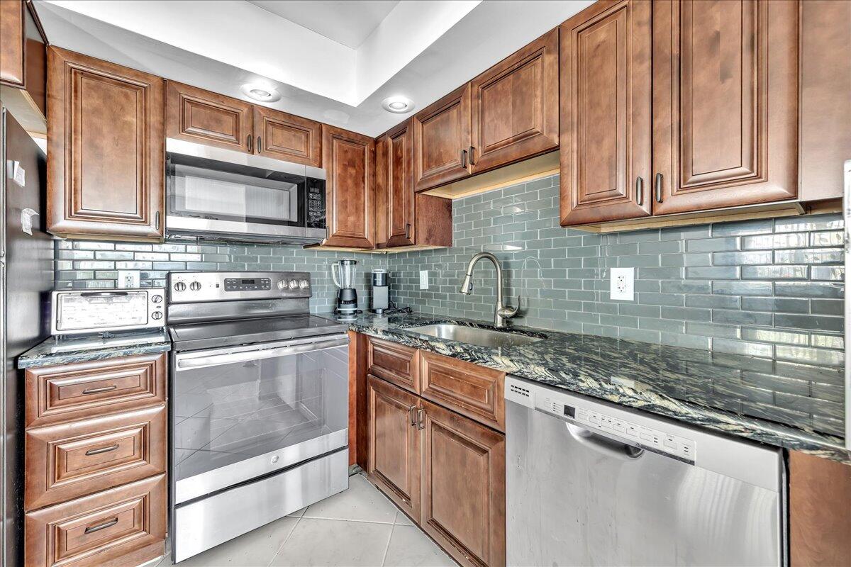 KINGS POINT VALENCIA CONDOS - Residential