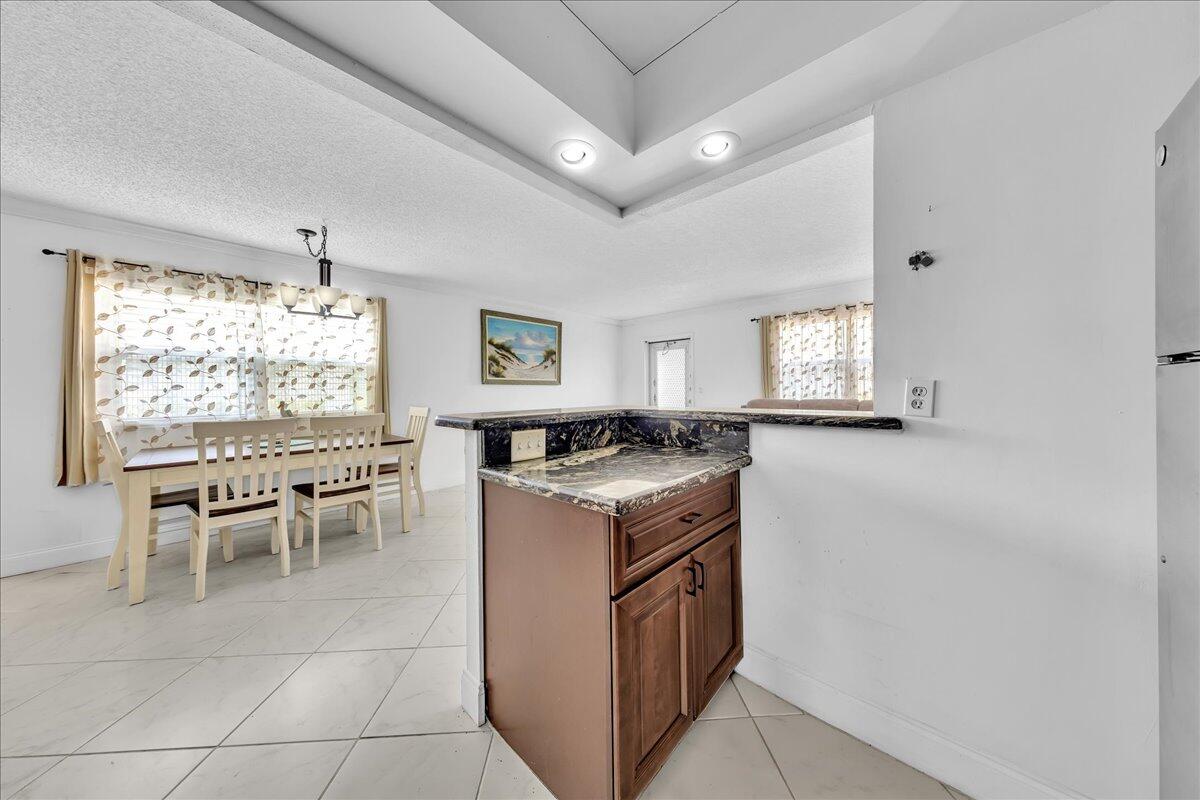 KINGS POINT VALENCIA CONDOS - Residential