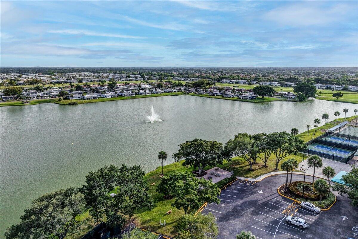KINGS POINT VALENCIA CONDOS - Residential