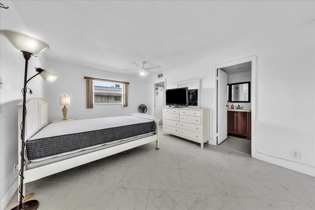 KINGS POINT VALENCIA CONDOS - Residential