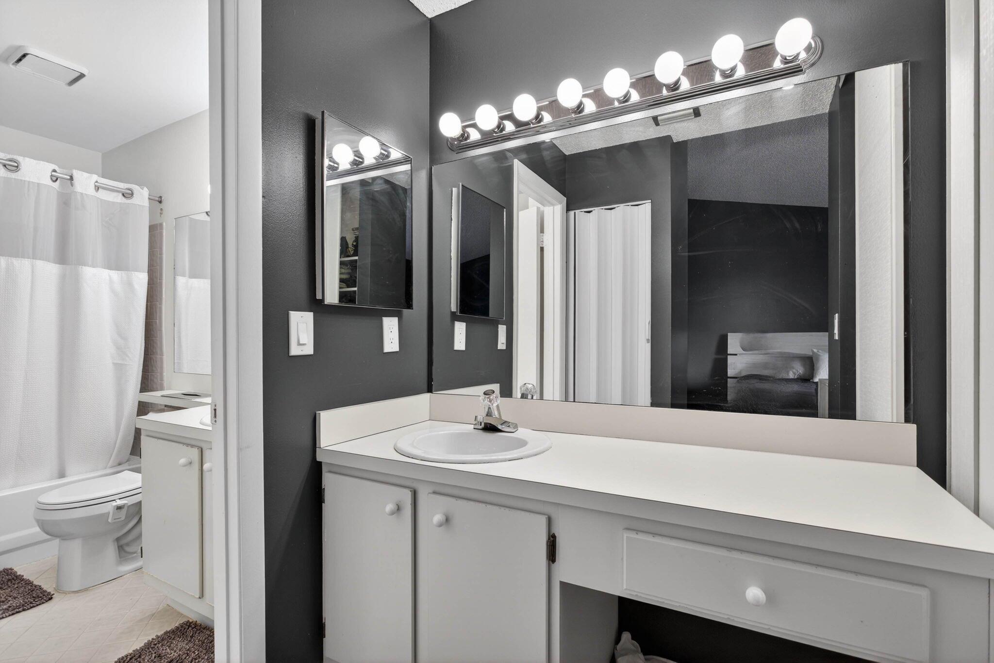 GOLDEN RAINTREE IV-B COND - Residential