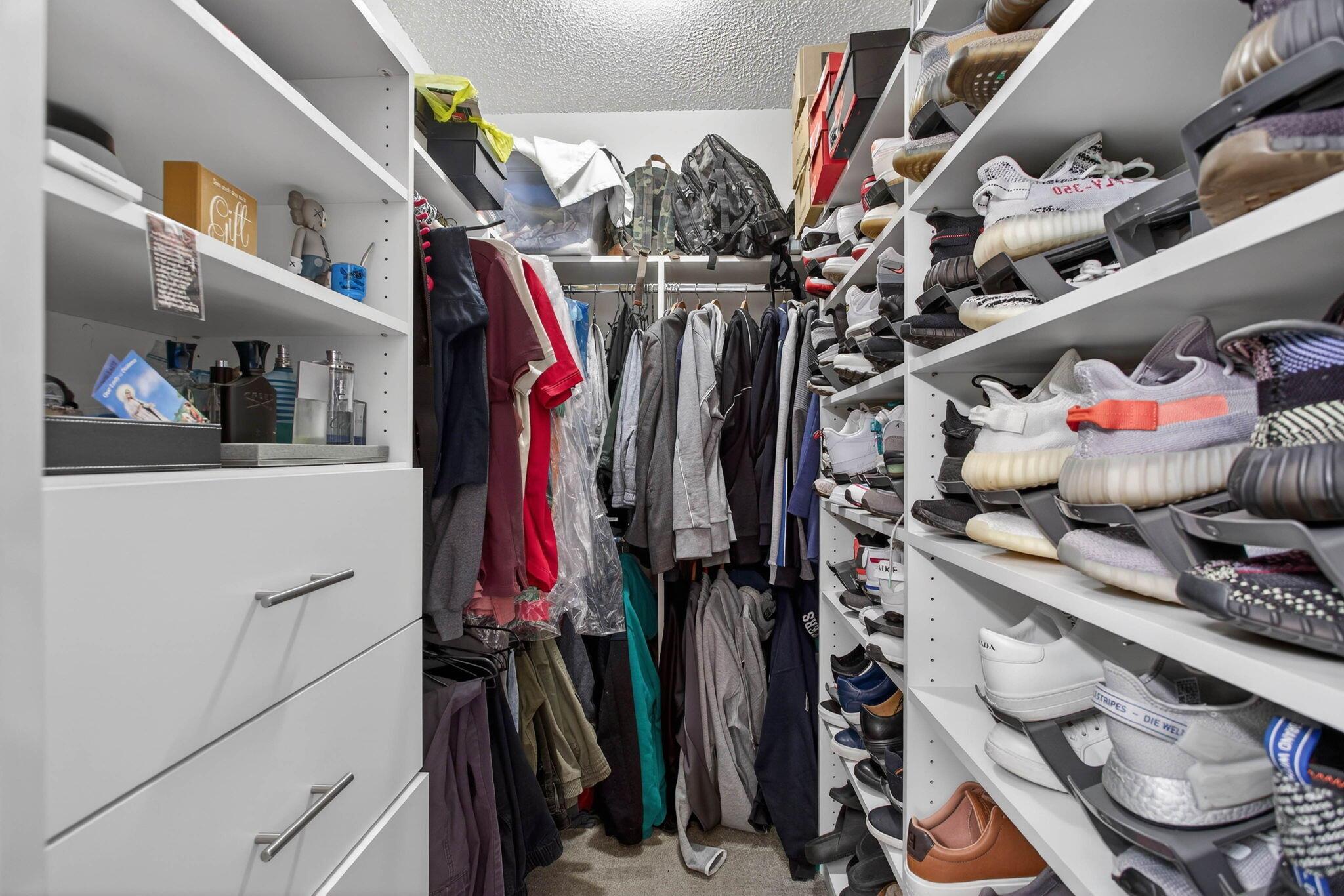 GOLDEN RAINTREE IV-B COND - Residential