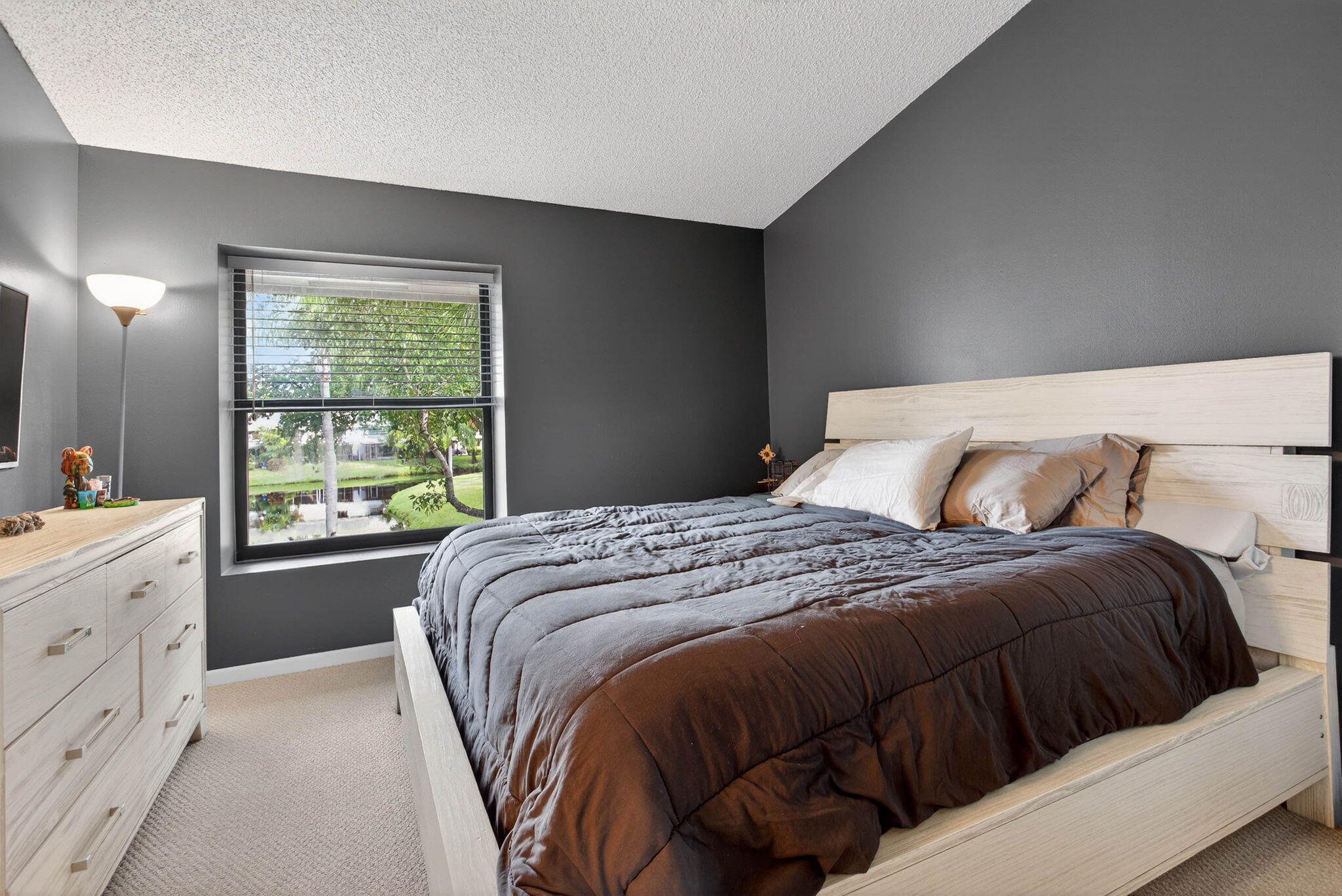 GOLDEN RAINTREE IV-B CONDO - Residential