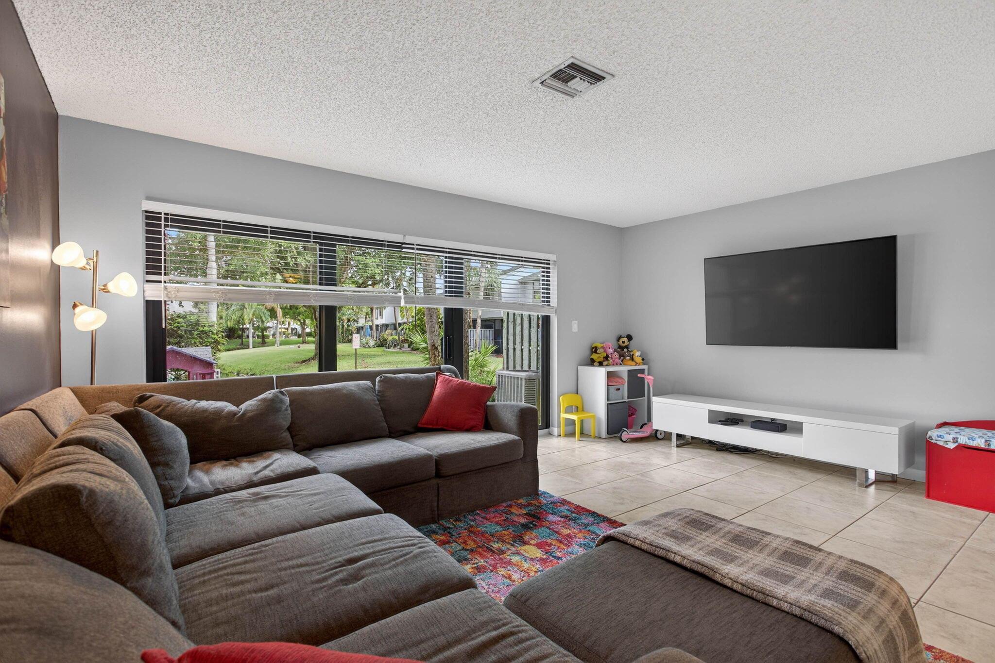 GOLDEN RAINTREE IV-B COND - Residential