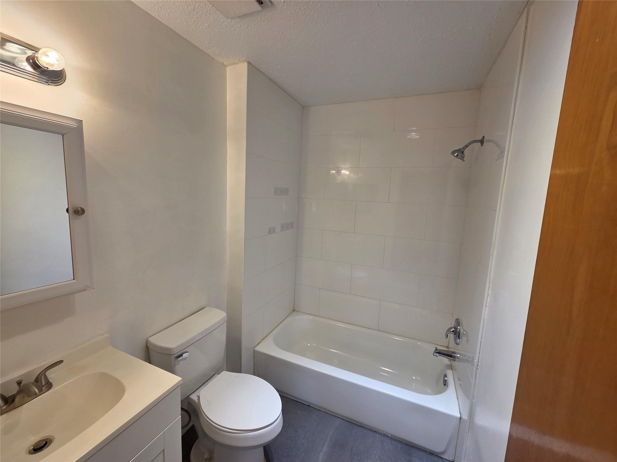 1099 NE 32nd St 6