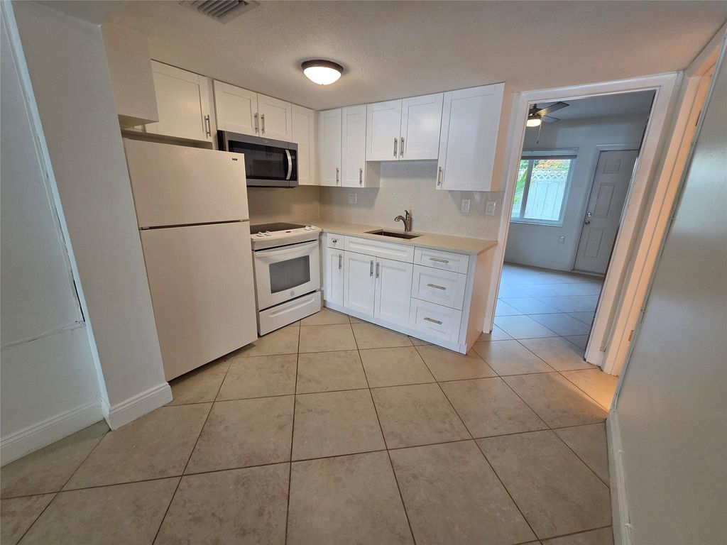 Photo of 1099 NE 32nd Street #6, Oakland Park, FL 33334 (MLS # F10513799)