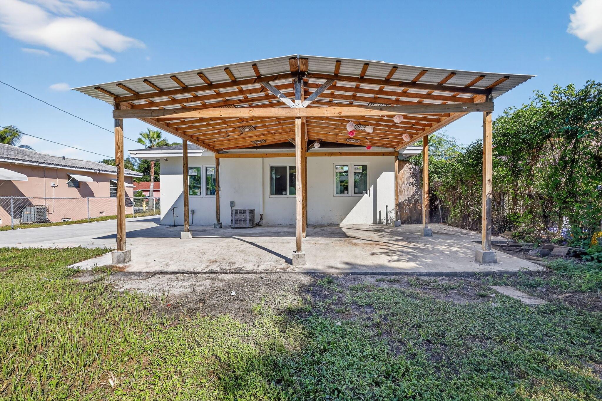 LAKE WORTH TOWN OF - Residential