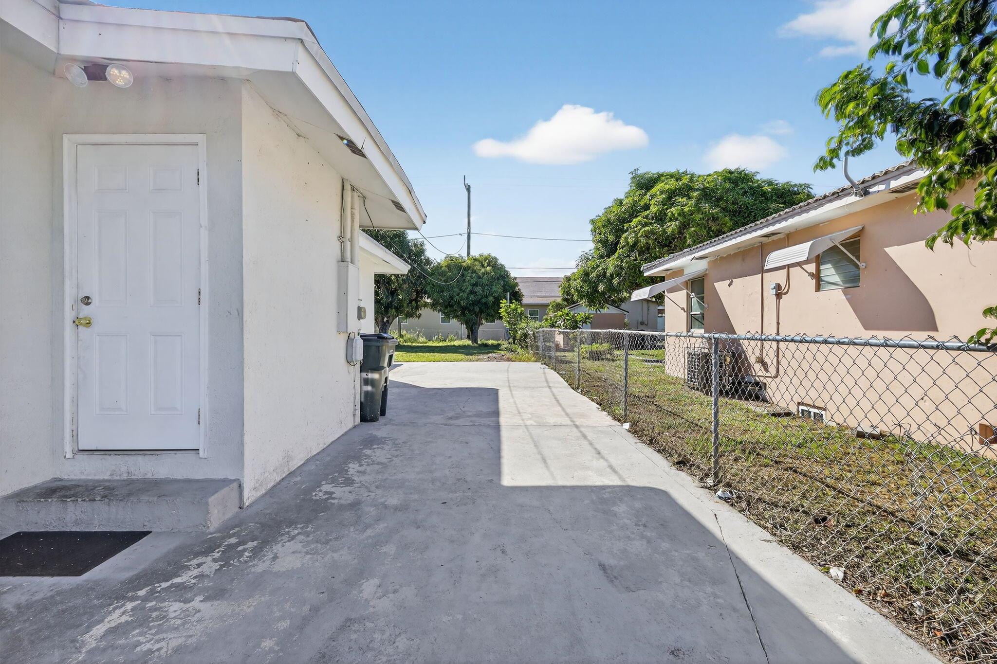 LAKE WORTH TOWN OF - Residential