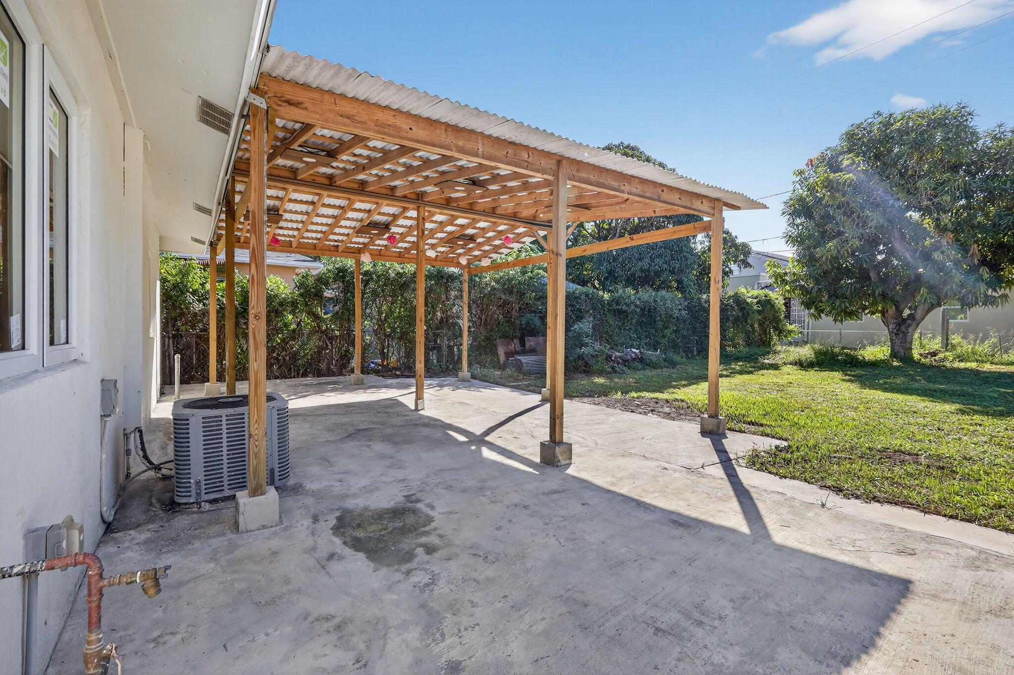 LAKE WORTH TOWN OF - Residential