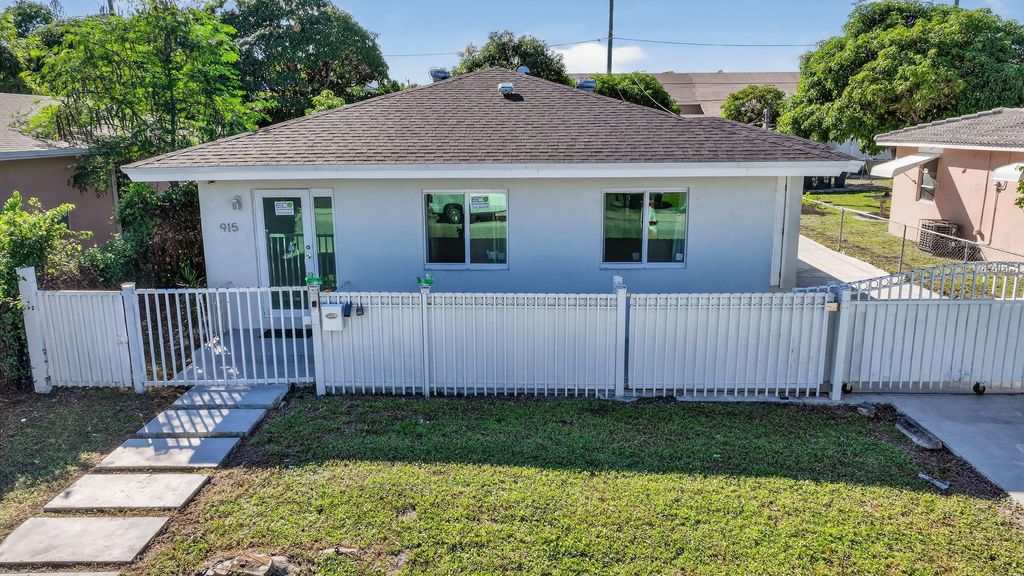 Photo of 915 S F Street, Lake Worth Beach, FL 33460 (MLS # R11132256)