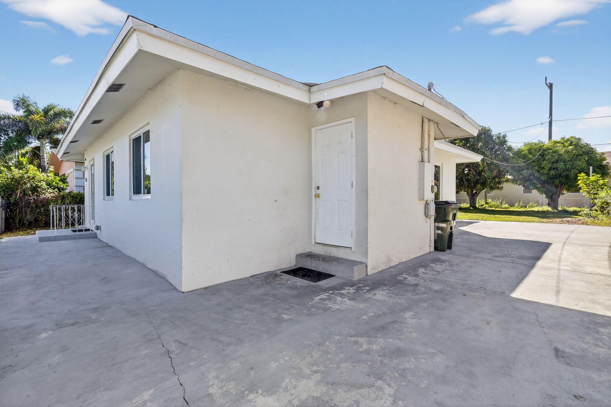LAKE WORTH TOWN OF - Residential