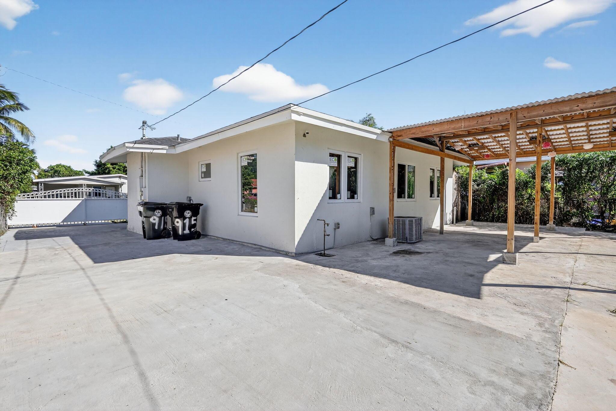 LAKE WORTH TOWN OF - Residential
