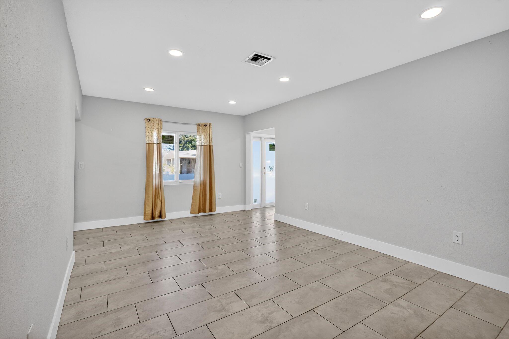 LAKE WORTH TOWN OF - Residential