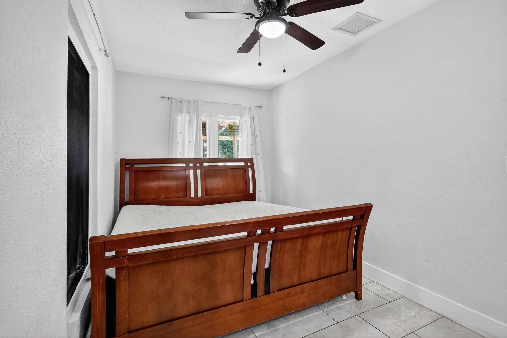 LAKE WORTH TOWN OF - Residential