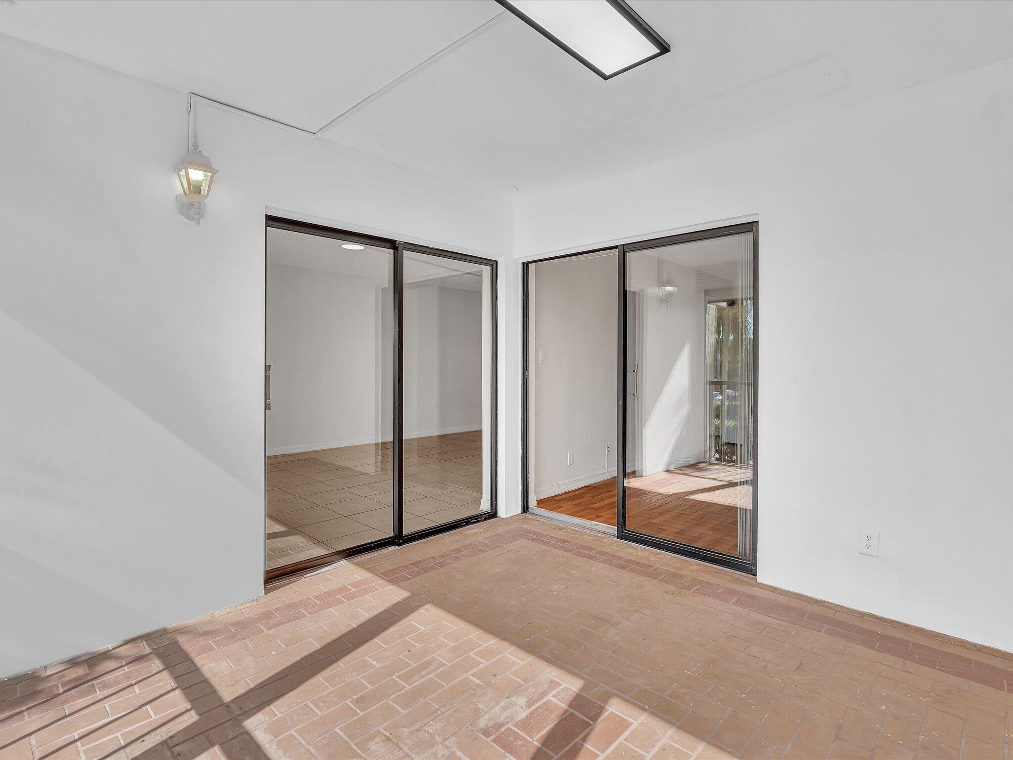 BUILDING EIGHT OF RACQUET - Residential Lease