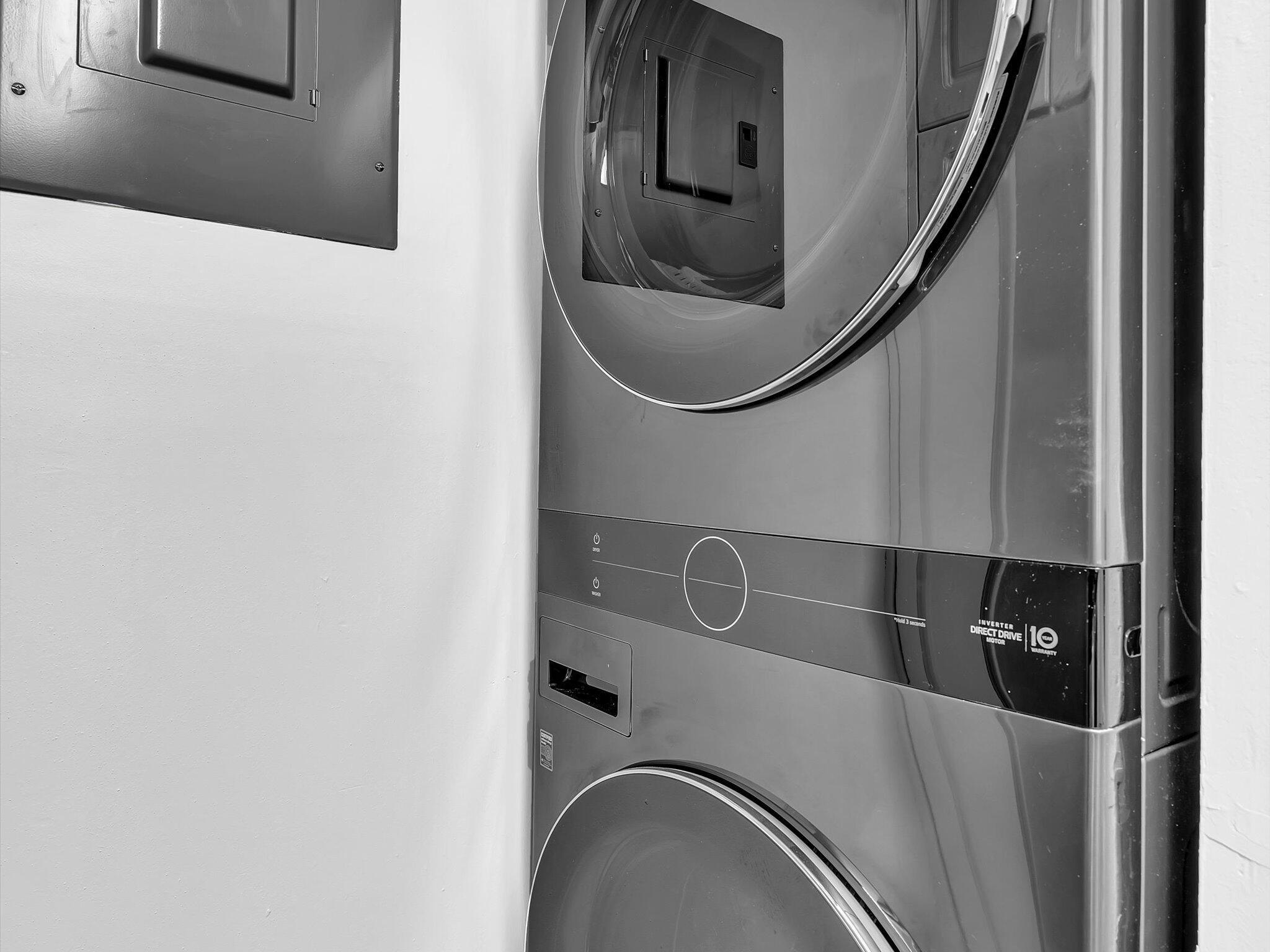 BUILDING EIGHT OF RACQUET - Residential Lease