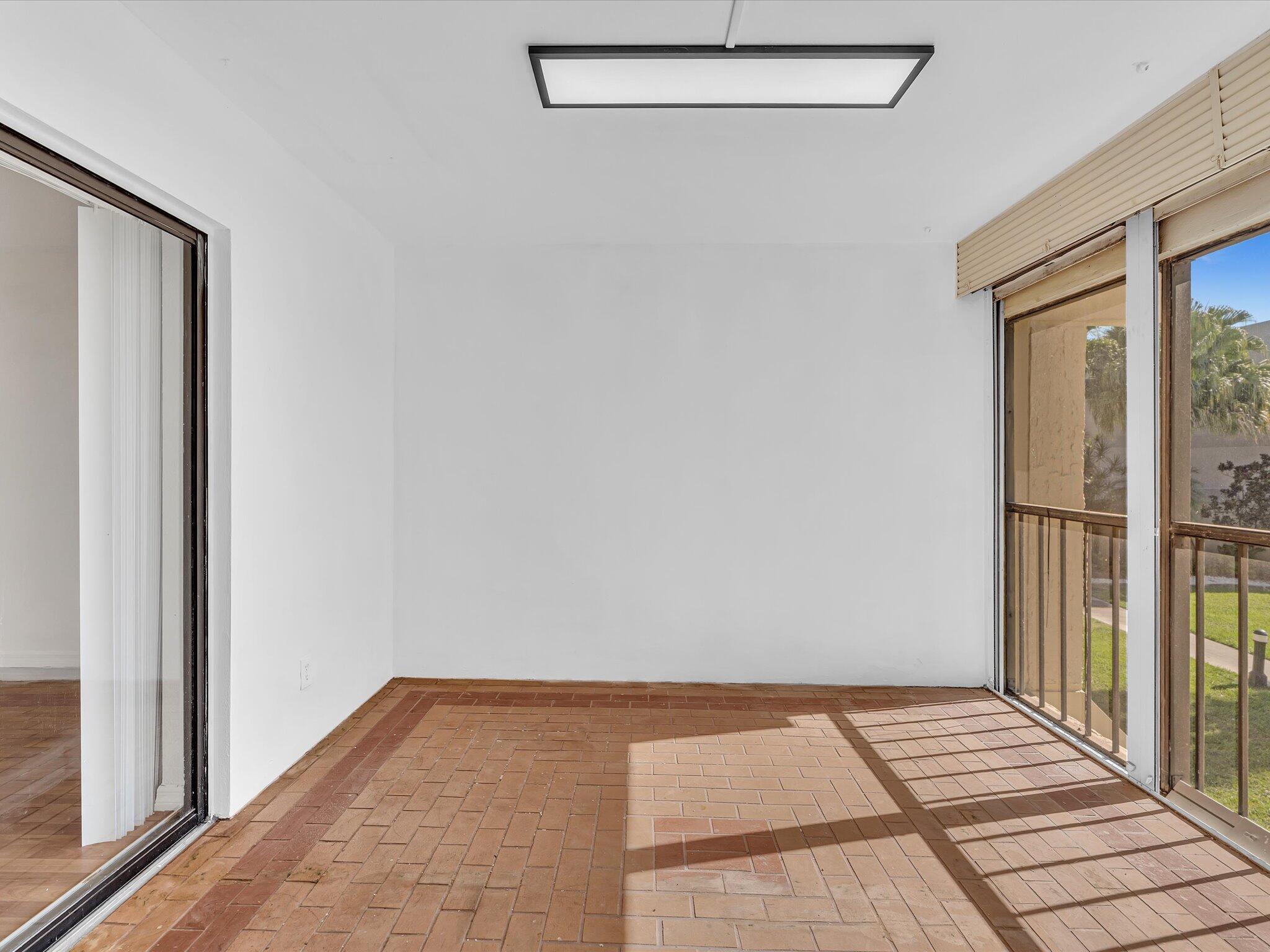 BUILDING EIGHT OF RACQUET - Residential Lease