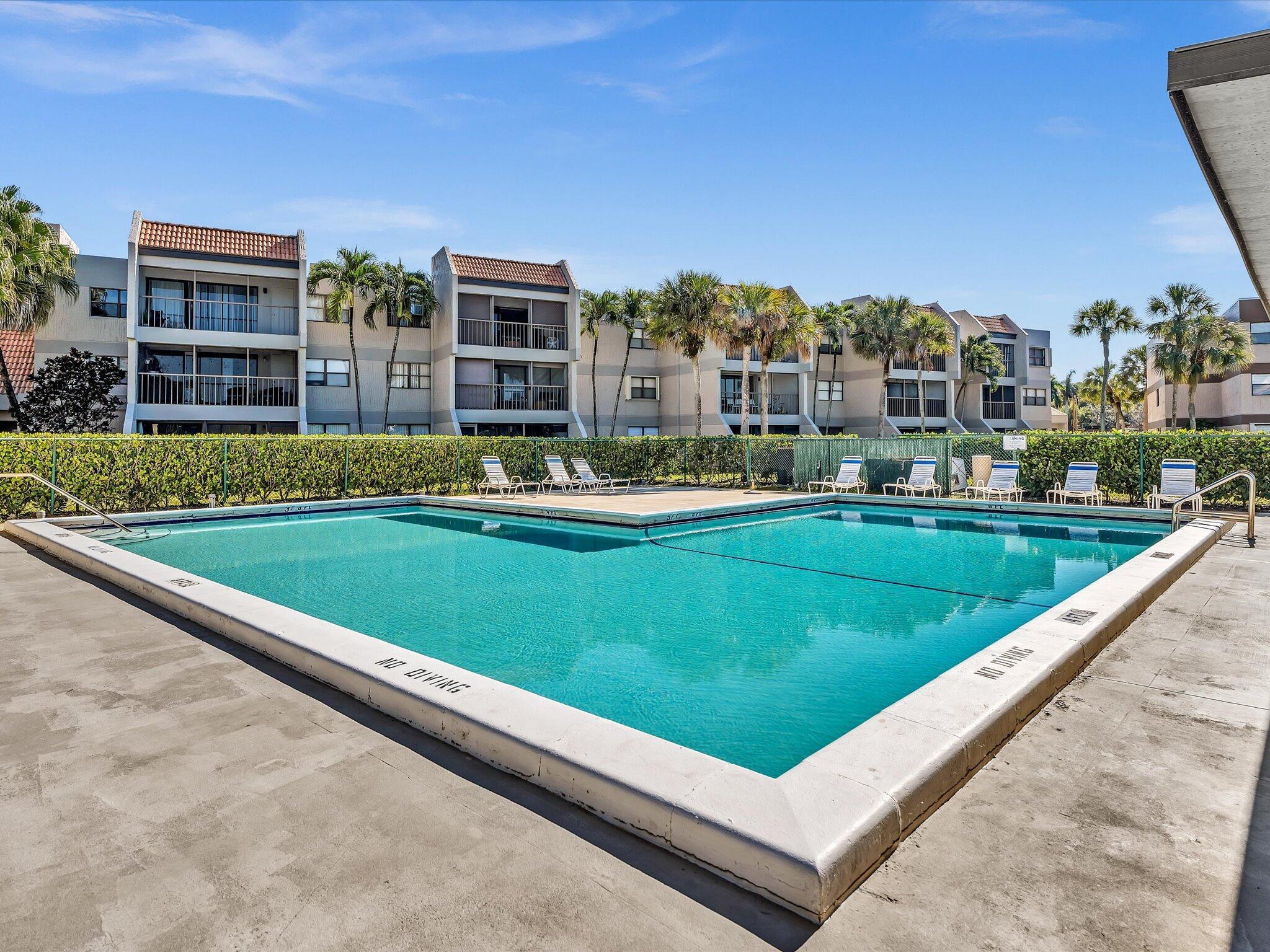 BUILDING EIGHT OF RACQUET - Residential Lease