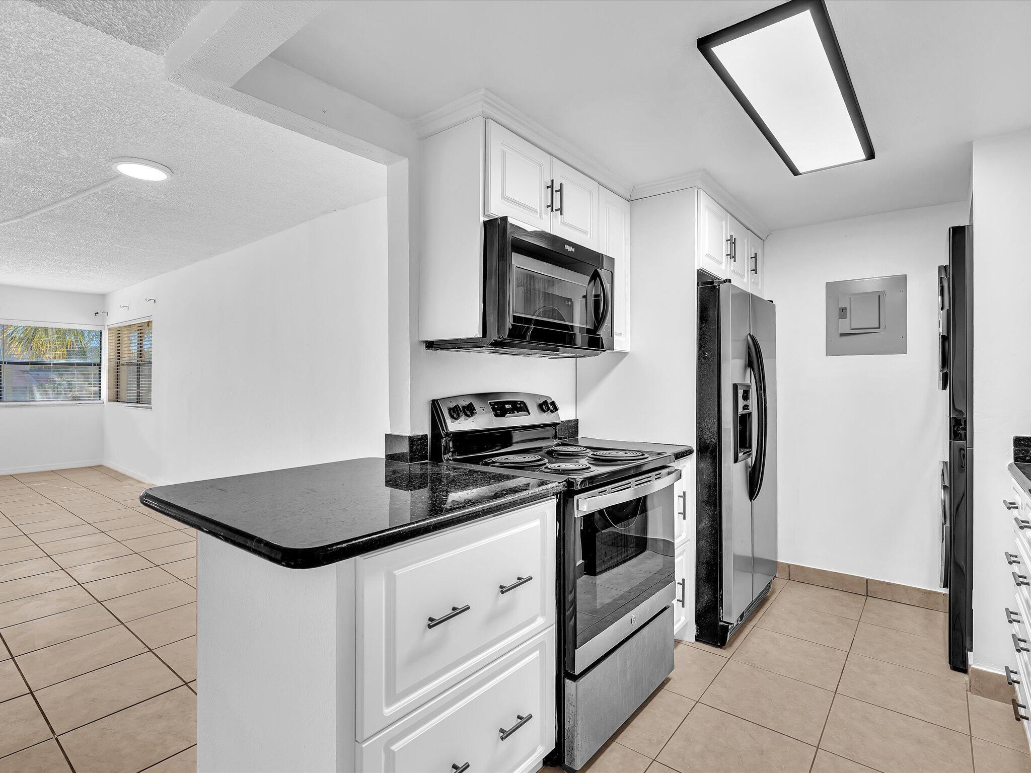 BUILDING EIGHT OF RACQUET - Residential Lease