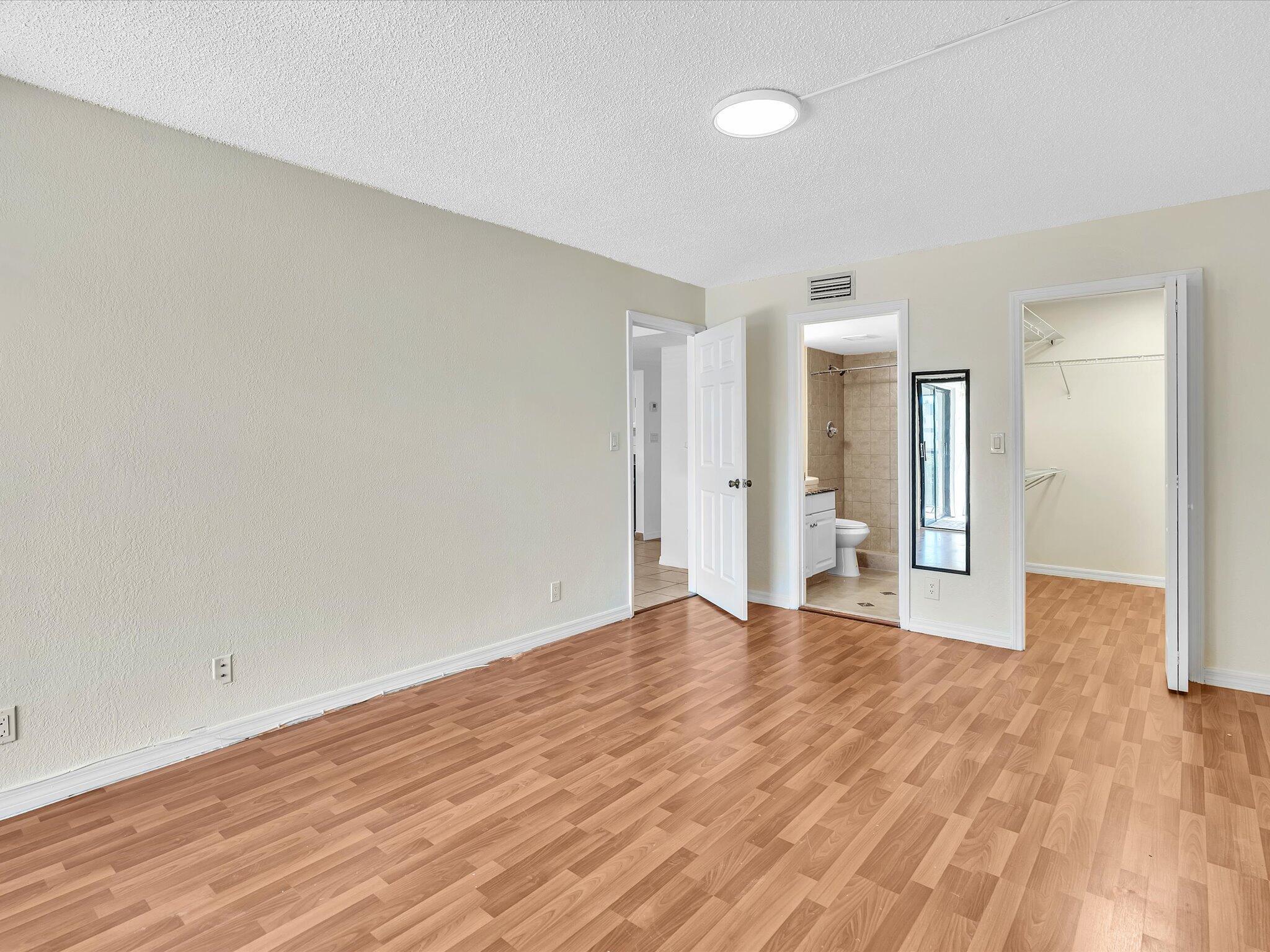 BUILDING EIGHT OF RACQUET - Residential Lease