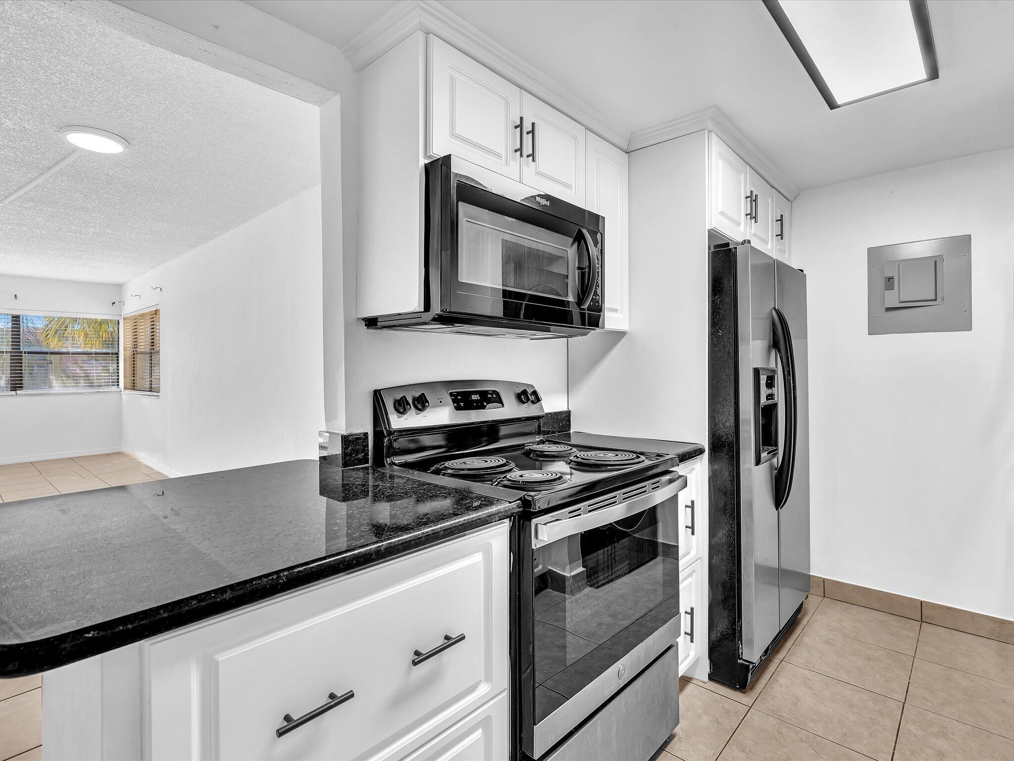 BUILDING EIGHT OF RACQUET - Residential Lease