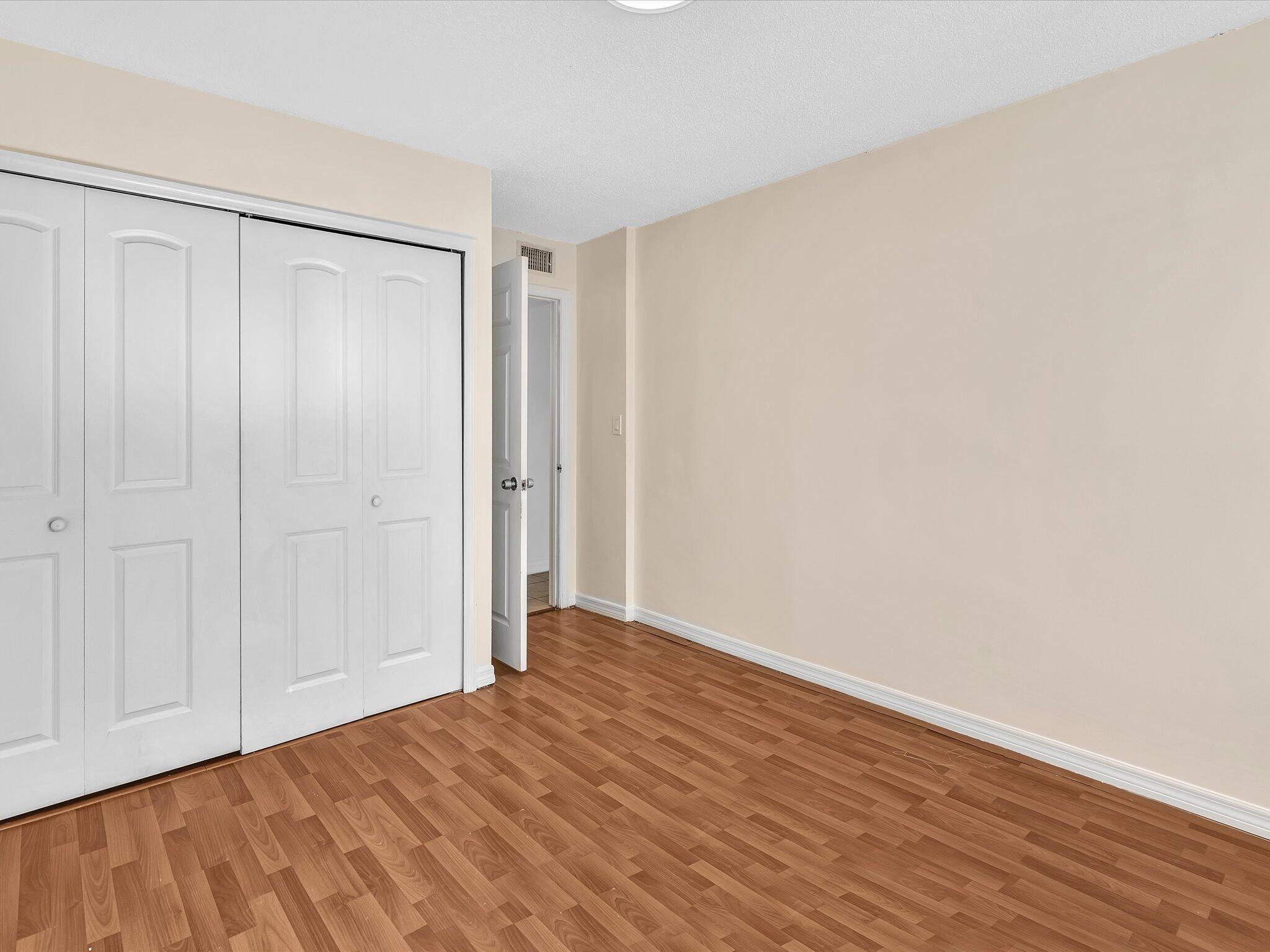 BUILDING EIGHT OF RACQUET - Residential Lease