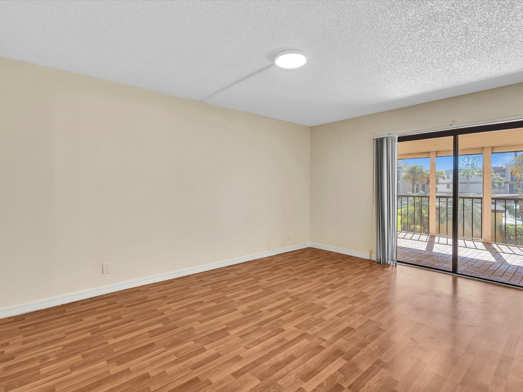 BUILDING EIGHT OF RACQUET - Residential Lease