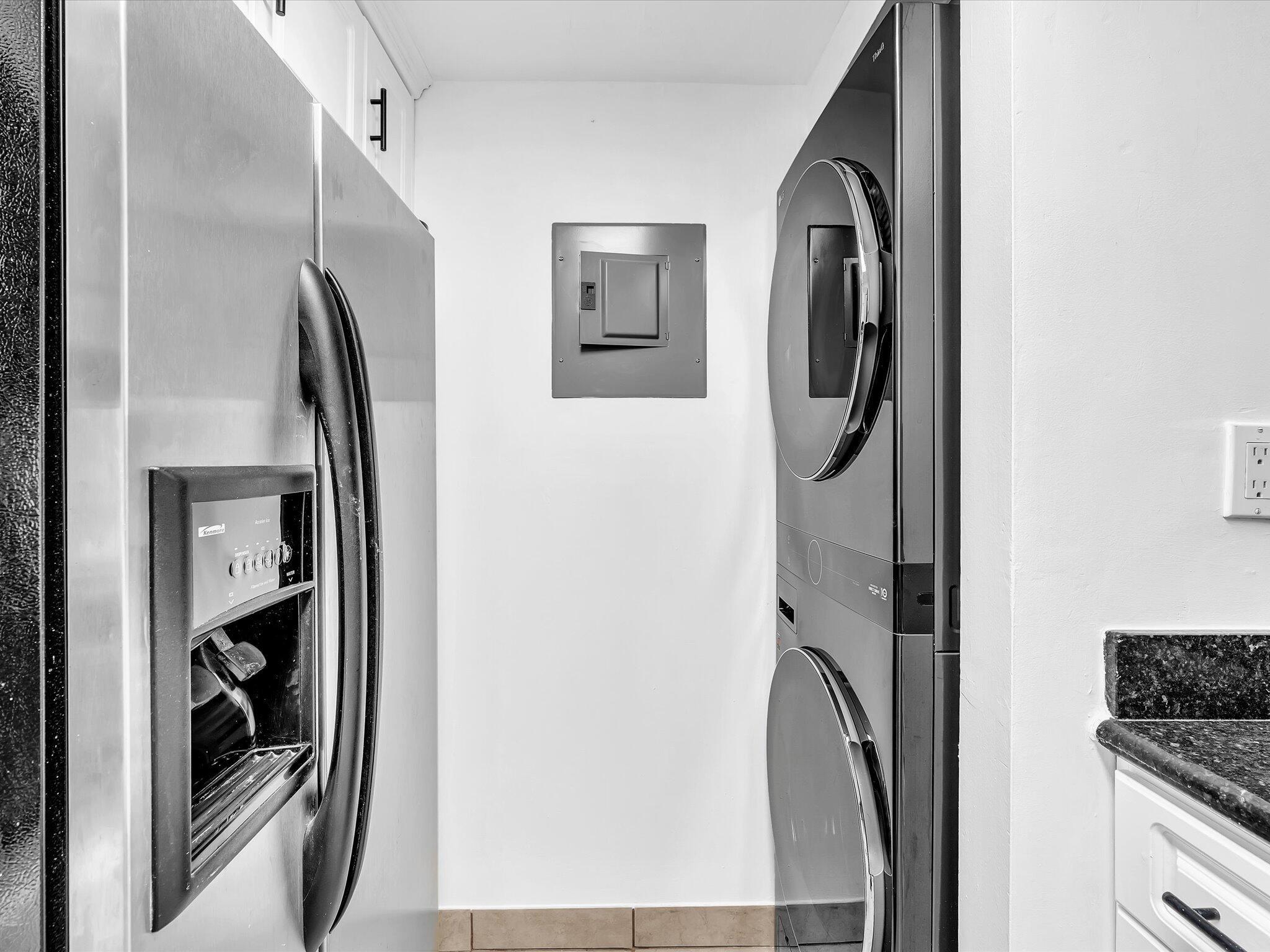 BUILDING EIGHT OF RACQUET - Residential Lease