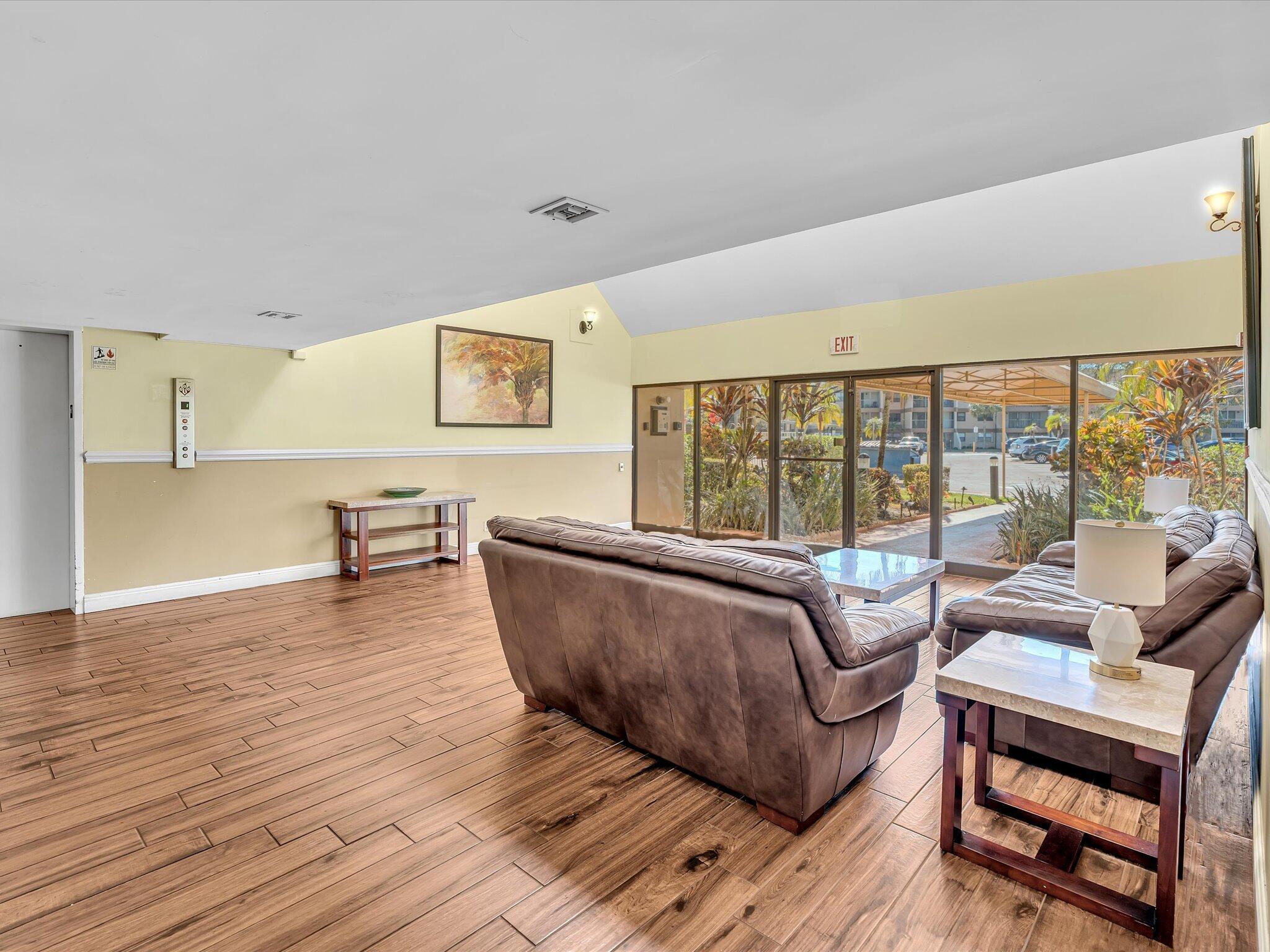 BUILDING EIGHT OF RACQUET - Residential Lease