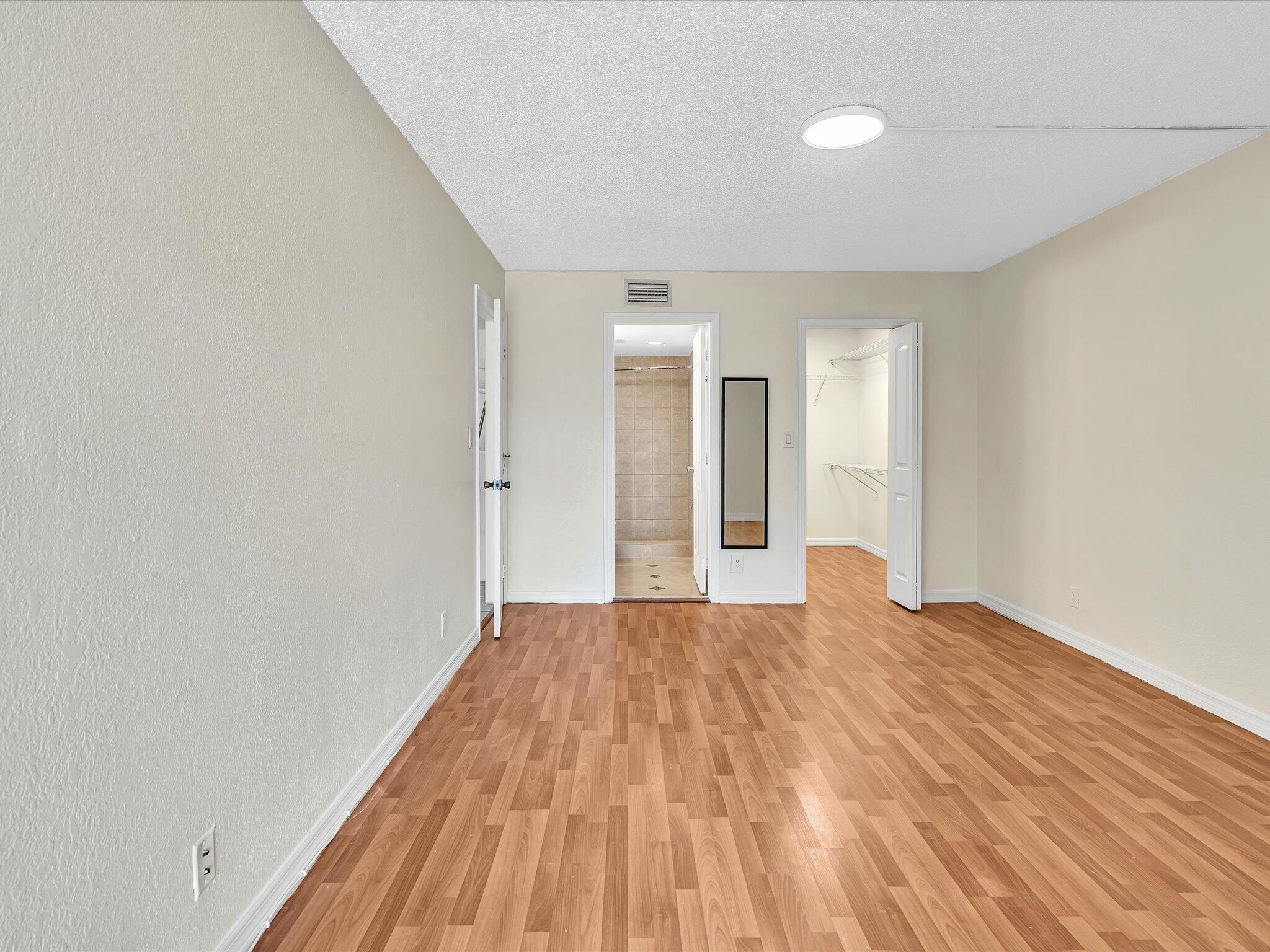 BUILDING EIGHT OF RACQUET - Residential Lease