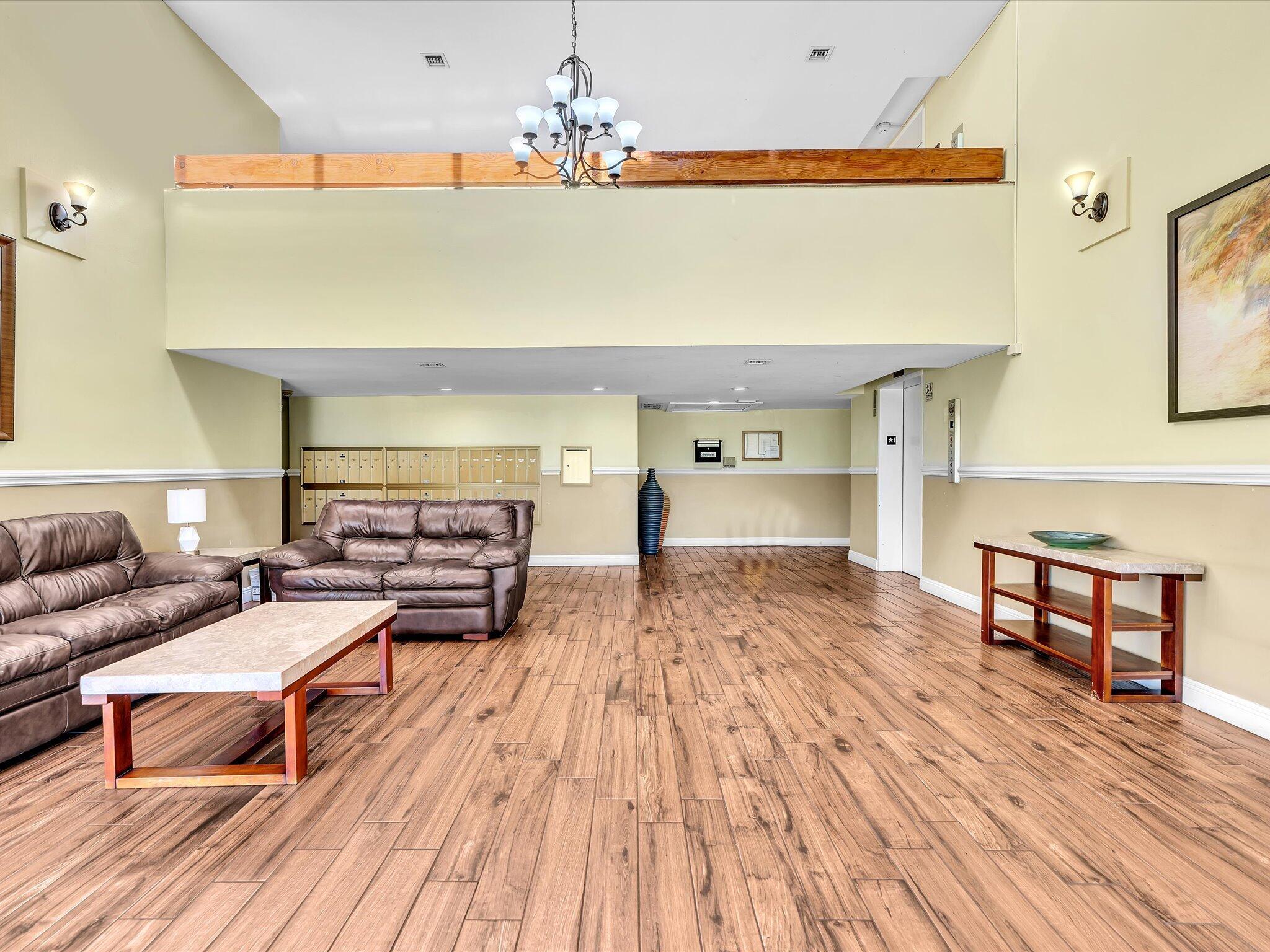 BUILDING EIGHT OF RACQUET - Residential Lease