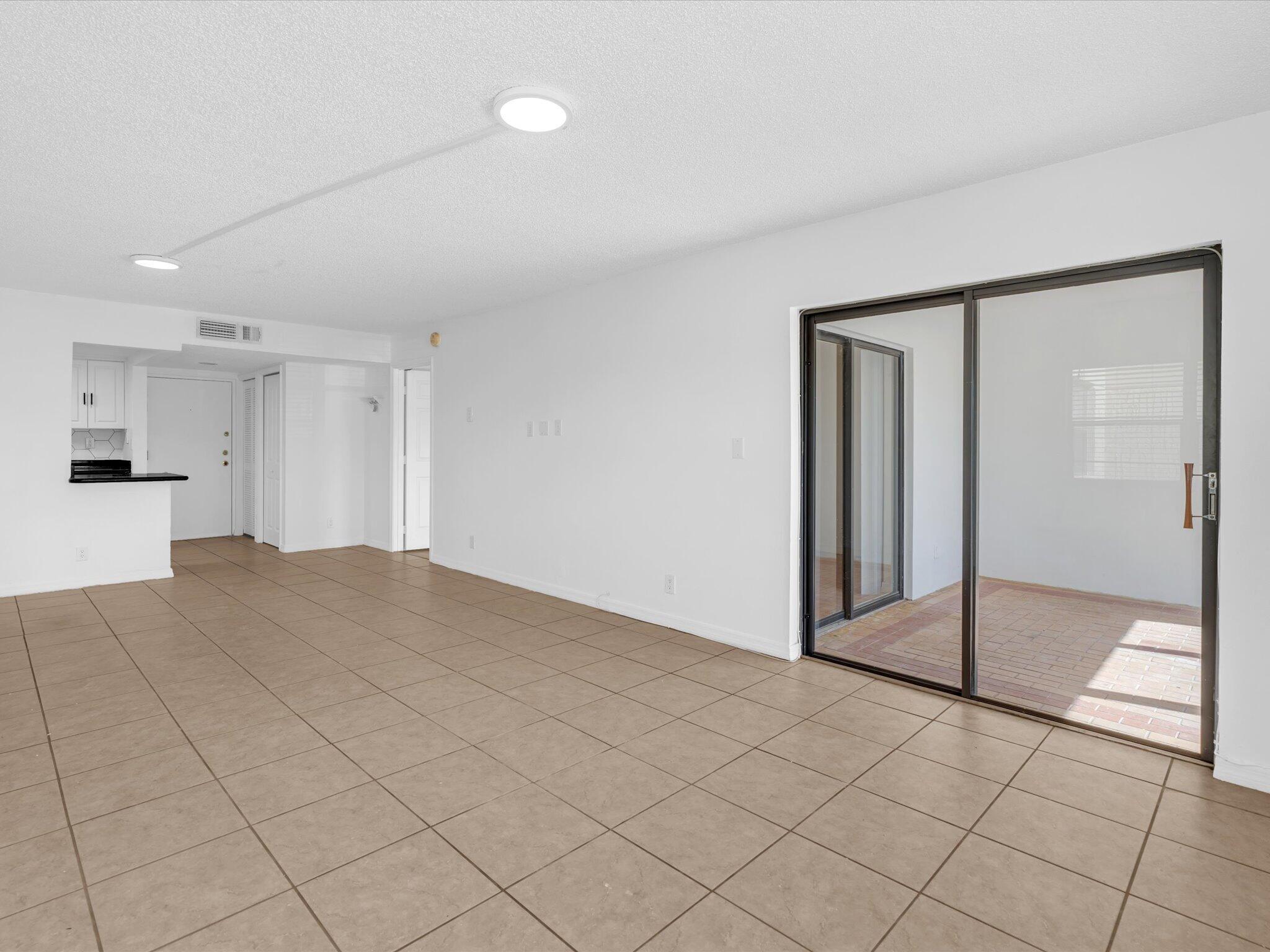 BUILDING EIGHT OF RACQUET - Residential Lease