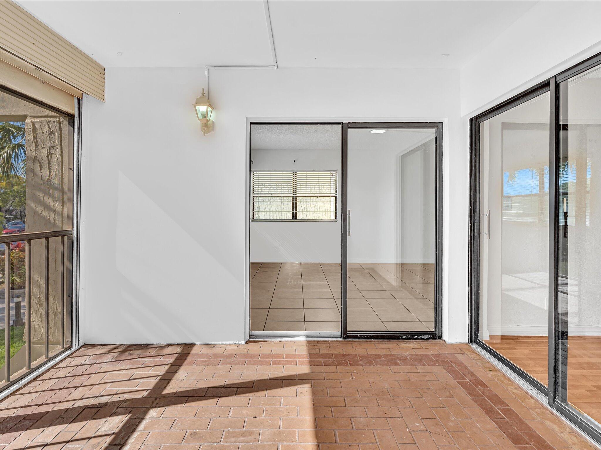 BUILDING EIGHT OF RACQUET - Residential Lease