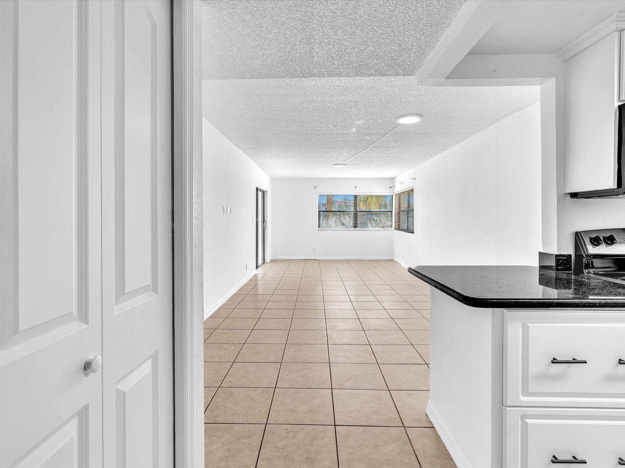 BUILDING EIGHT OF RACQUET - Residential Lease