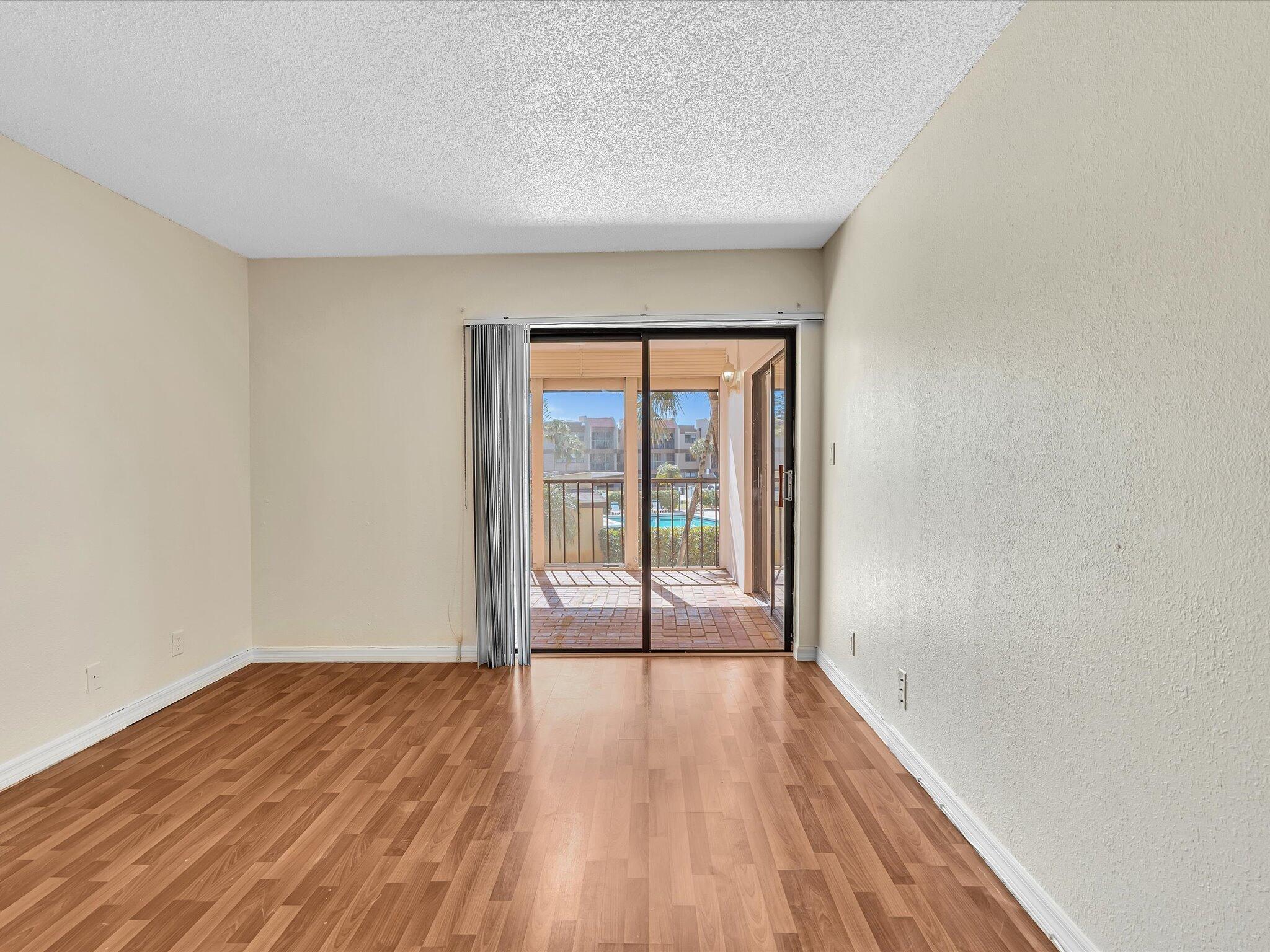 BUILDING EIGHT OF RACQUET - Residential Lease