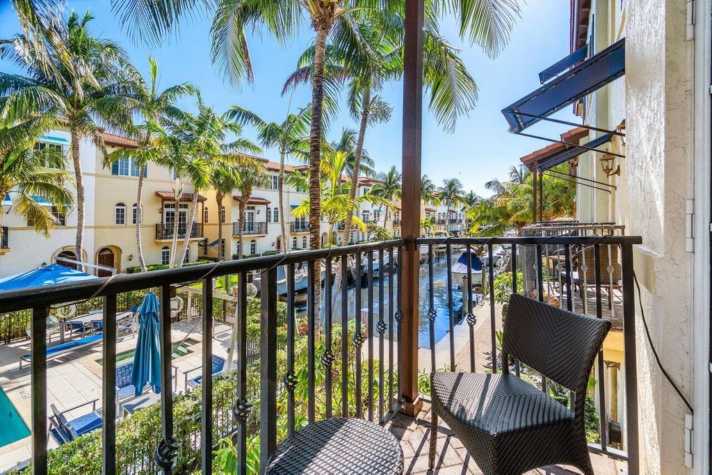 Photo of 809 Estancia Way, Boynton Beach, FL 33435 (MLS # R10994403)