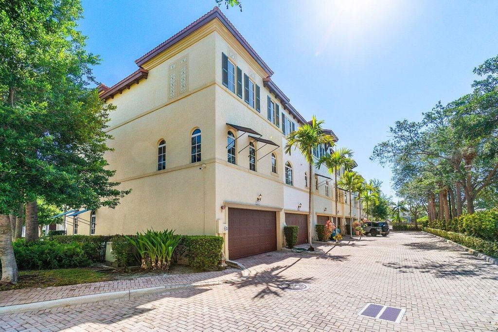 Photo of 809 Estancia Way, Boynton Beach, FL 33435 (MLS # R10994403)