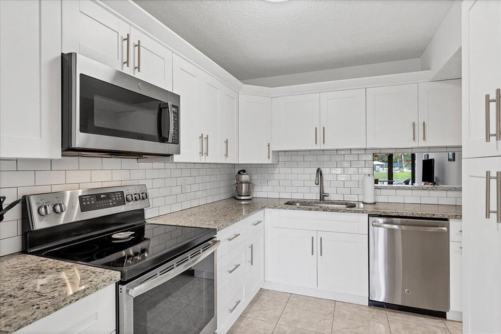 LAKESIDE CONDO 5 OF BANYAN SPRINGS - Residential